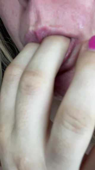 BigBootyBee: Yarağını böyle emerdim