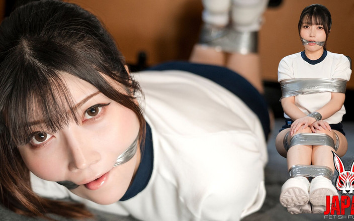 Japan Fetish Fusion: 石川ひなみはバンに猿ぐつわをはめられ、テープで留められました。彼女のペパンティーは下がったままです