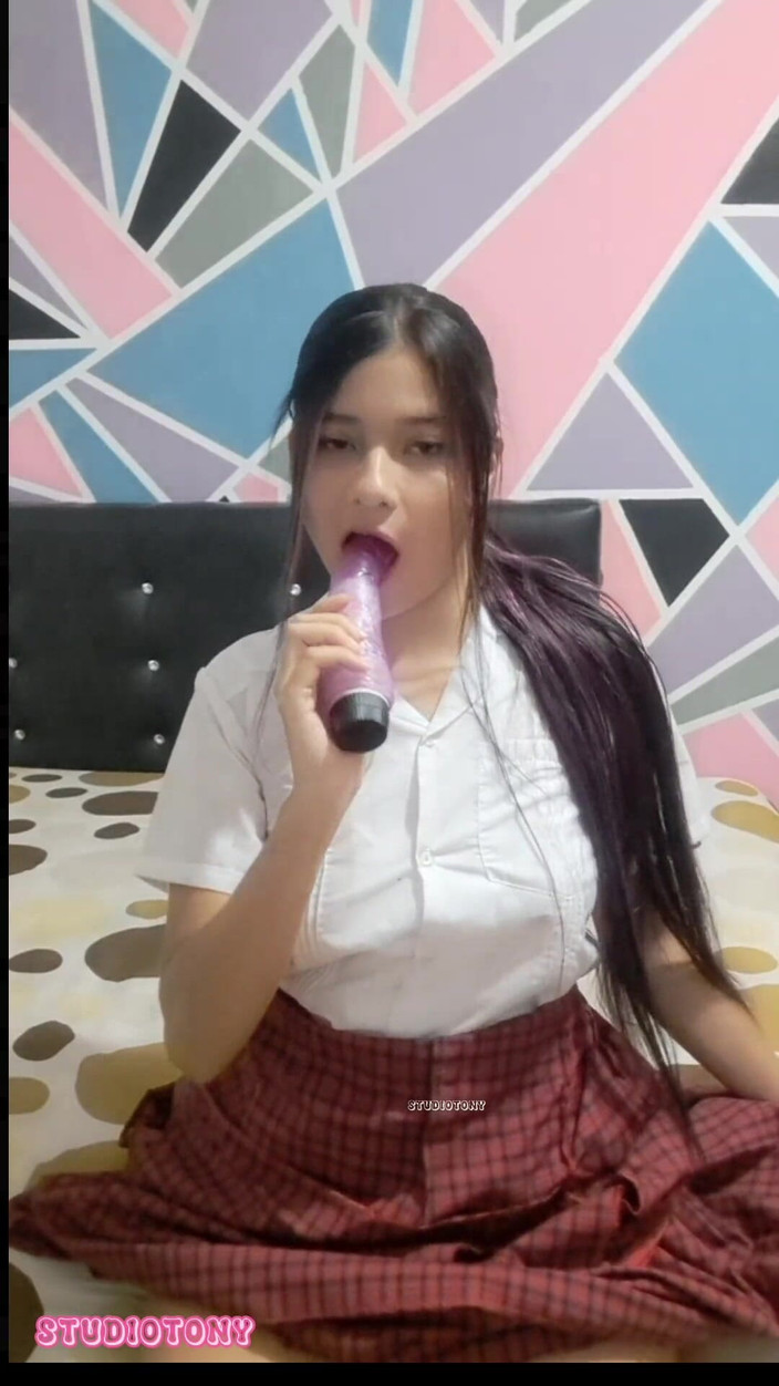 Yuli and tony: 导演的女儿让我做视频通话 第1部分