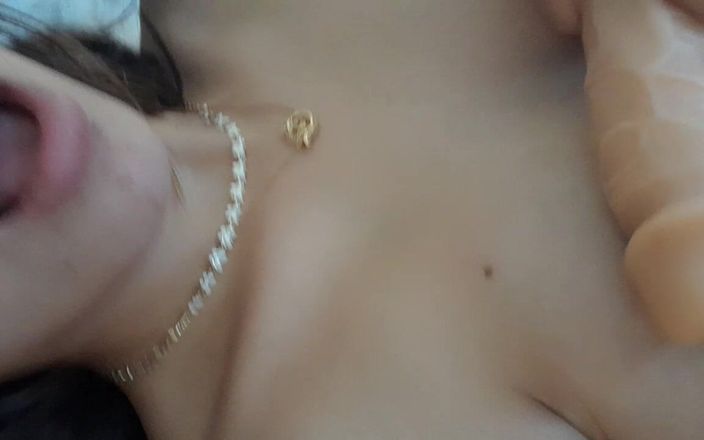 Prisila Devid: Sexy Dildo in My Room