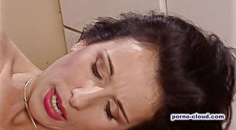 Porno Cloud: Çifte yumruk sokma lezbiyenler