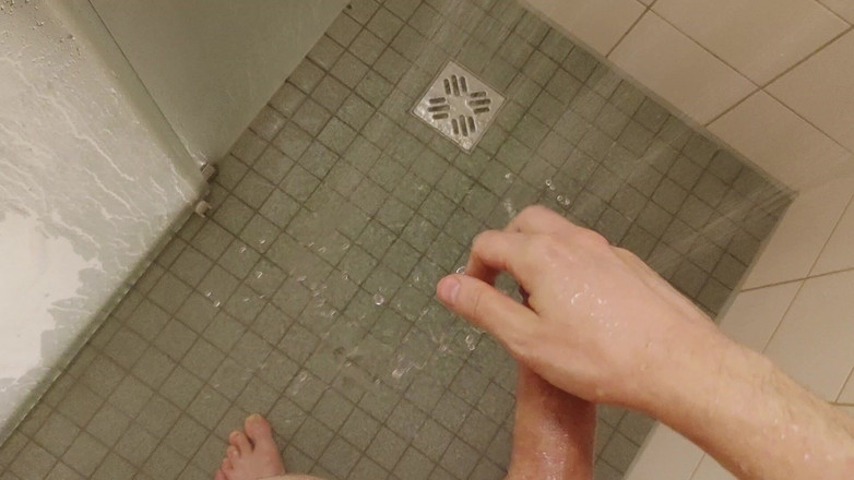Bayer911: Piscio e sborra sul vetro della mia doccia