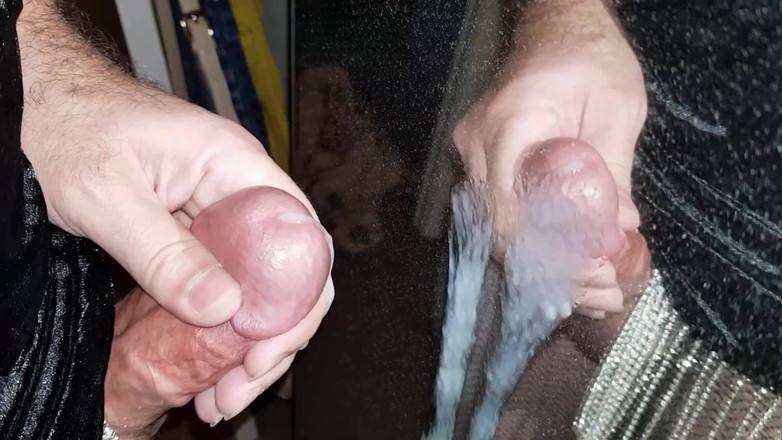 Dani Leg: Dani Cums Big v sexy černé síťce