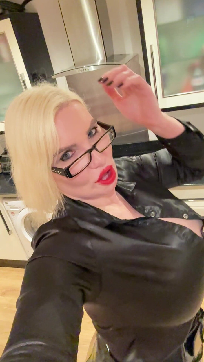 Sophie James: Piątek 13. szczęśliwy dla mnie pełne dno zobacz majtki