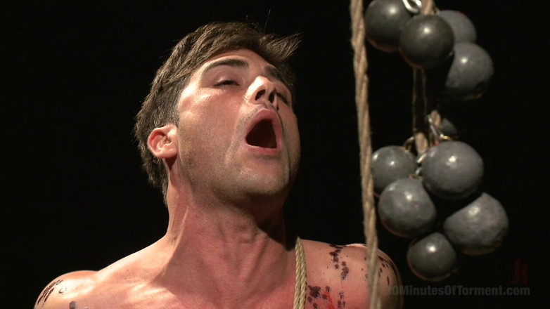 30 Minutes of Torment: Hart lance hunk lurus - dinding - kerusi - ruang air