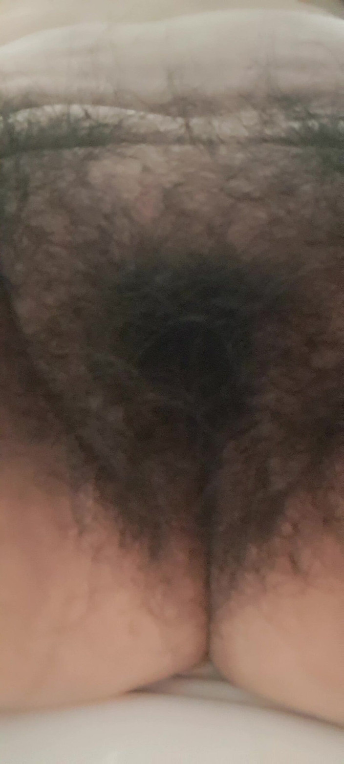 Mommy big hairy pussy: Zralá nevlastní matka nahá se svou lahodnou kundičkou