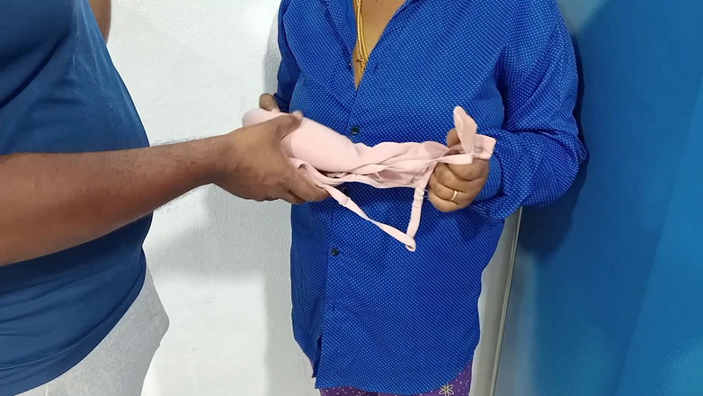 Veni: 브래지어를 찾는 옷장에 의붓여동생을 감싼 의붓여동생, 갑자기 거유와 젖은 보지를 넣었어