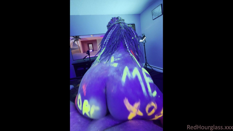 Red Hourglass Amateurs: Blacklight Fun with Melanie Sugar