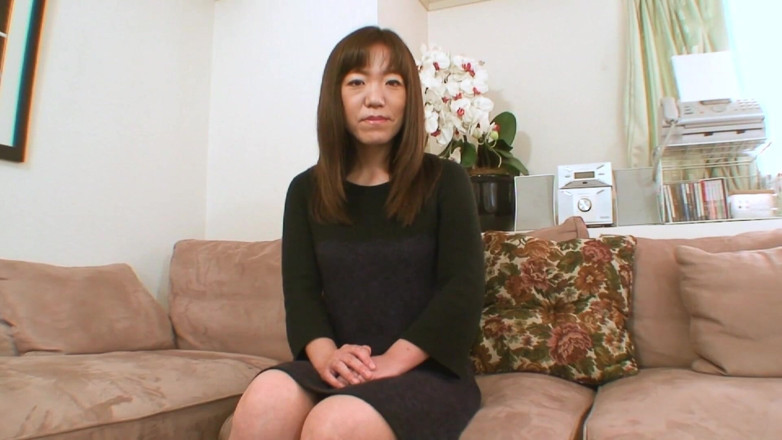Japan Lust: Japanese cougar squirts all over the couch in anticipation