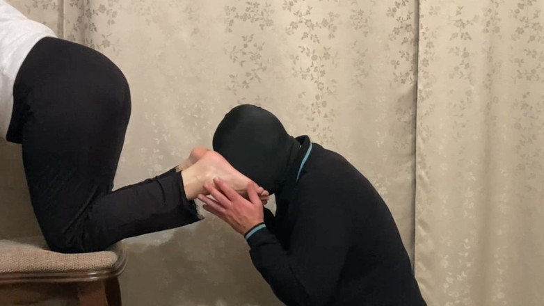 Niki studio: Ignorování jejího foot otroka - uctívání nohou