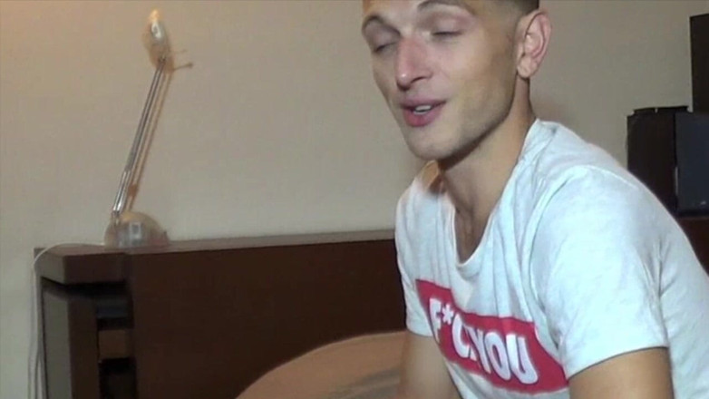 Sneaker gay: Fucked by the Xxl Cock O His Best Friend