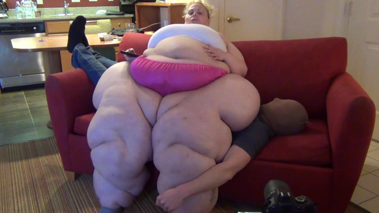 Full Weight Productions: Bobbi Jo smashes him into the sofa