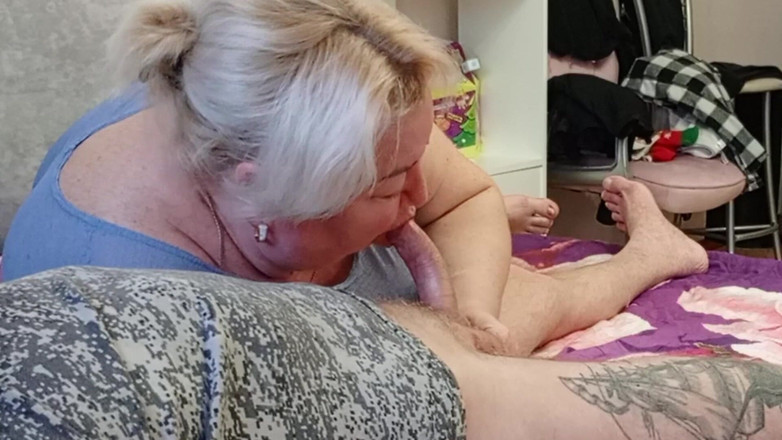 Zona901: La matrigna ingoia sperma denso