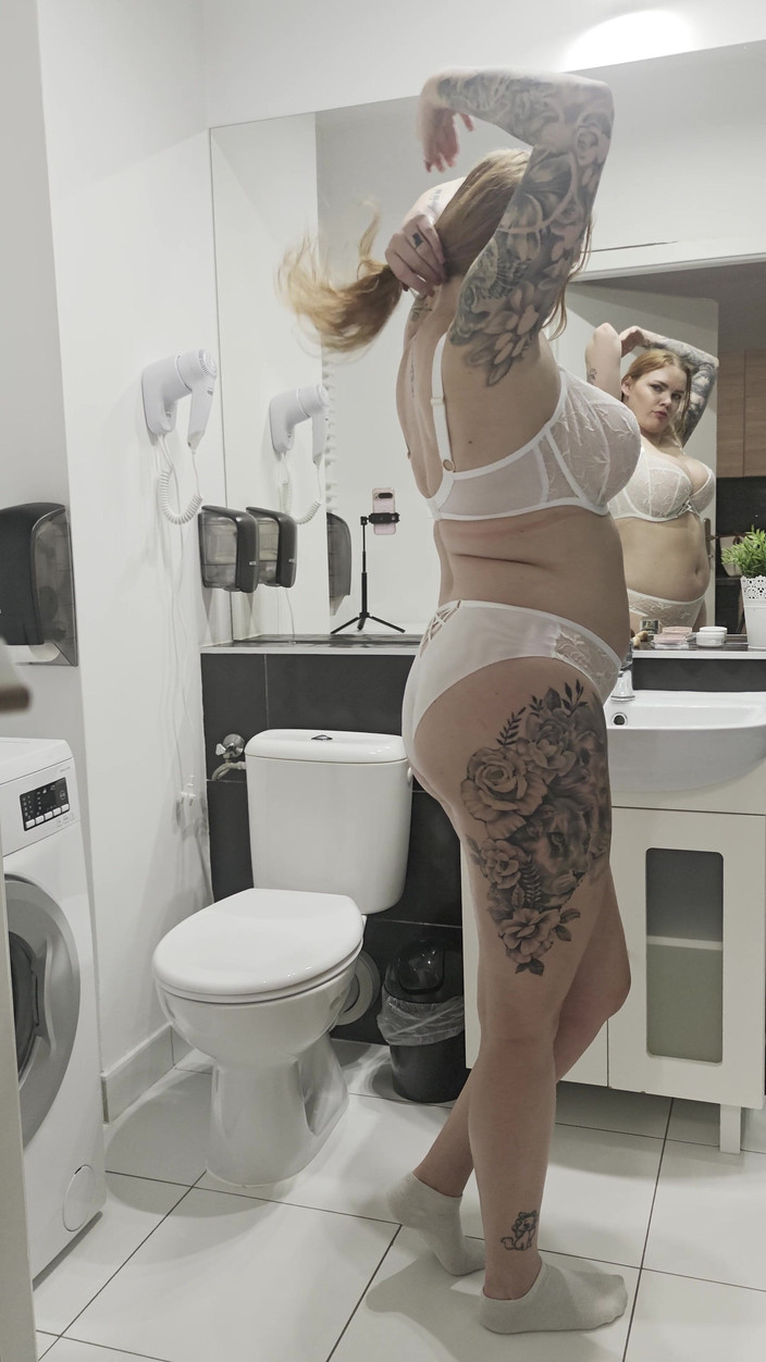 Bastet: Mami Se Cambia La Ropa Interior Y Luego Va a...