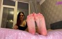 Horny_Ju: Picioare moi Dom Joi: Tălpile ridate te tachinează pentru a...