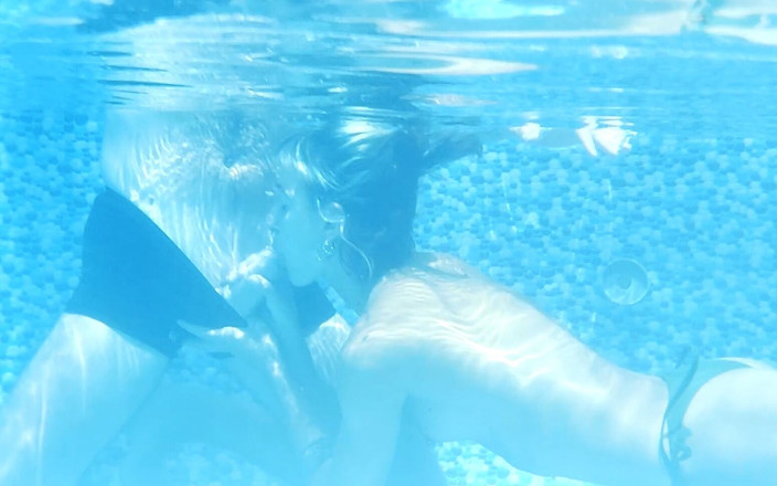 Magia Rosa: Dalam dan Bawah Kolam